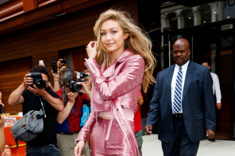 Gigi Hadid, cinsel saldırı davasında j&uuml;ri &uuml;yesi olacak