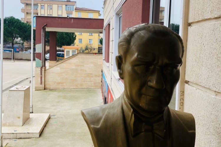 Atat&uuml;rk b&uuml;st&uuml;ne hasar veren kişi tutuklandı