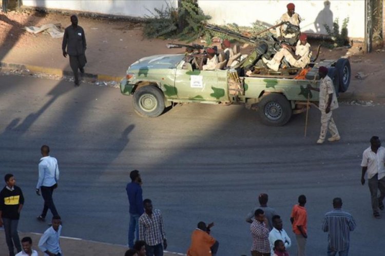 Sudan'da ordu istihbarat merkezlerine operasyon başlattı