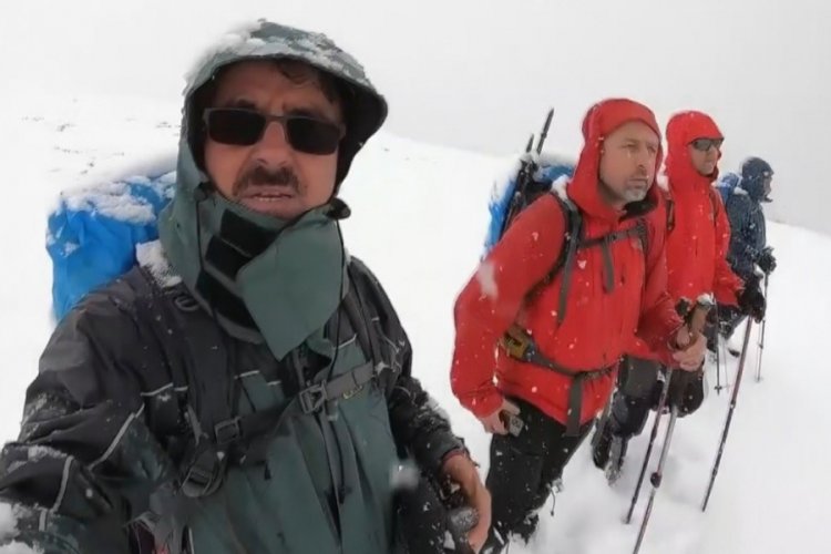Bursa'da yoğun kar ve sisli havada 18 kilometre yürüdüler