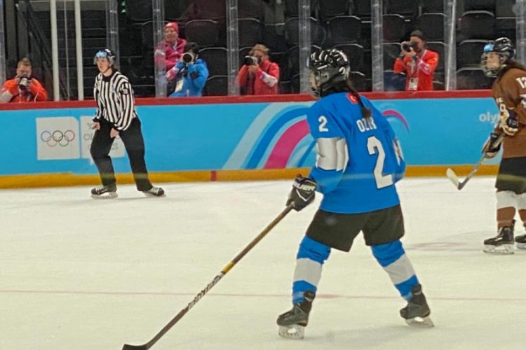 Milli buz hokeyci Sidre Özer, bronz madalya kazandı