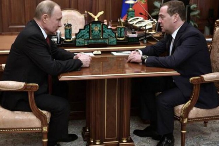 Rusya Başbakanı Medvedev hükümetin istifasını verdi