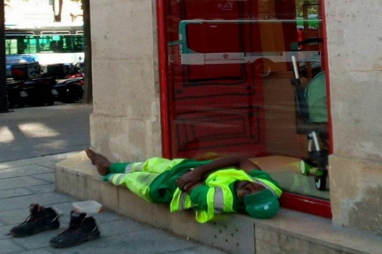 Fransa'da temizlik işçisi mola sırasında yere uzanarak dinlendiği için kovuldu
