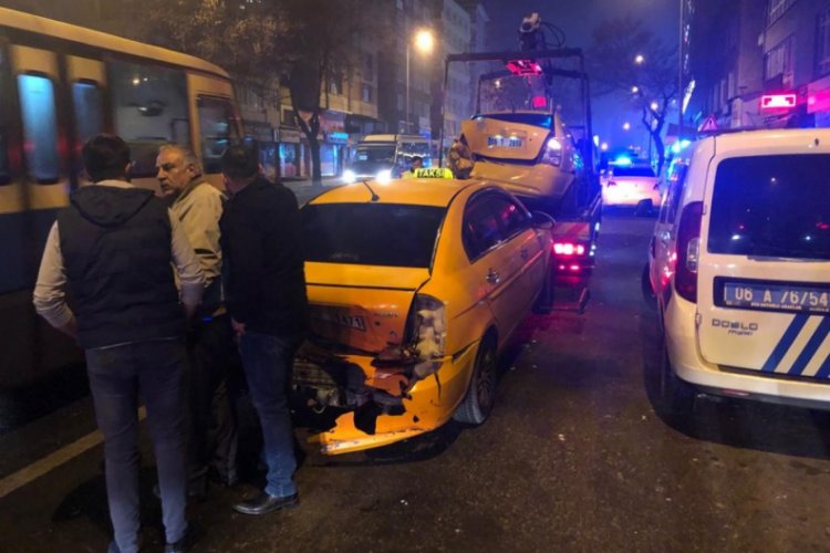 Gizli buzlanma kazayı getirdi: 4 yaralı