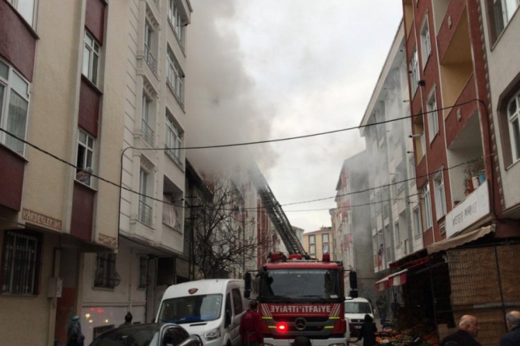 &Ccedil;atı yangınında mahsur kalanlar kurtarıldı