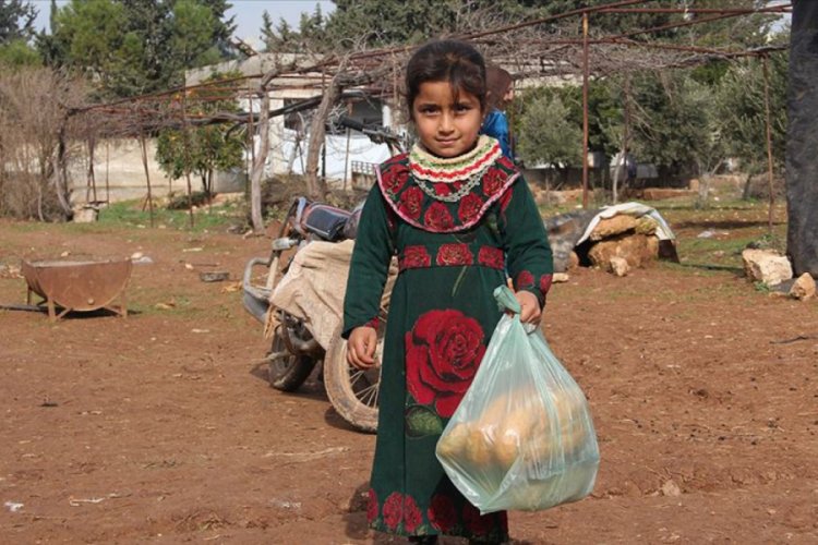 Suriye'de zor şartlarda yaşayan ailelere sıcak yemek yardımı