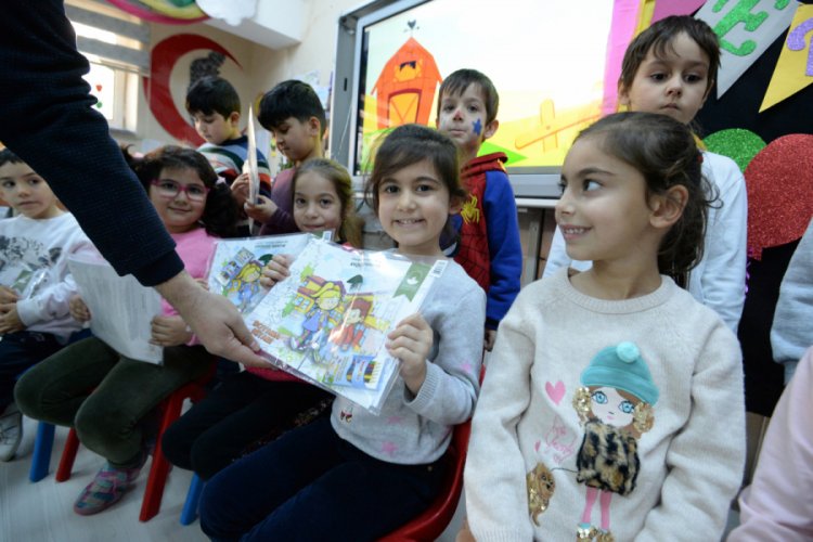 Bursa Osmangazi'de öğrencilere karne hediyesi