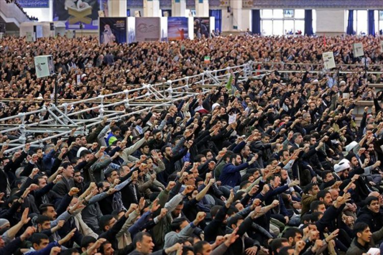 İran'da rejim yanlılarından ABD karşıtı g&ouml;steri