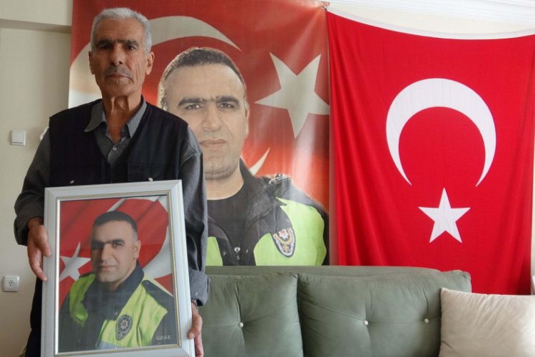 Şehit Fethi Sekin'in babası &uuml;lkeyi gezip, gen&ccedil;lere vatan sevgisini anlatıyor