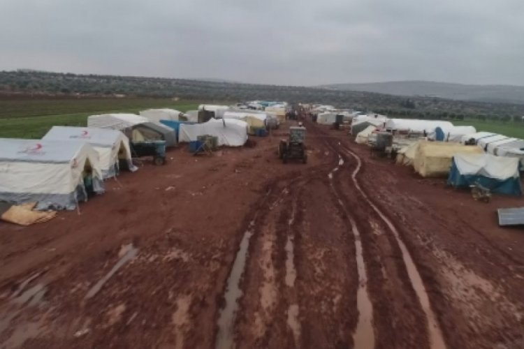 Suriyeliler boş arazilere &ccedil;adır kuruyor