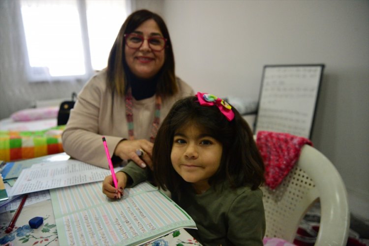B&ouml;brek yetmezliği hastası İrem evde karne heyecanı yaşadı