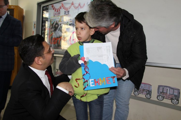 &Ouml;zel &ouml;ğrenciye, &ouml;zel karne verildi