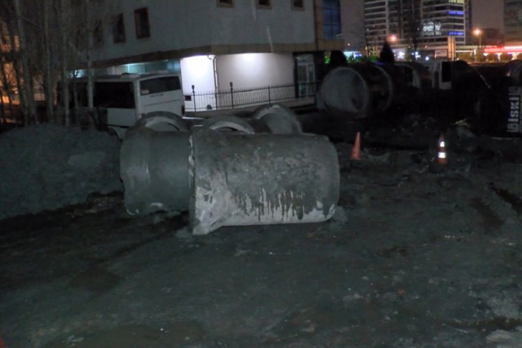 Kanalizasyon &ccedil;alışmasında boru patladı
