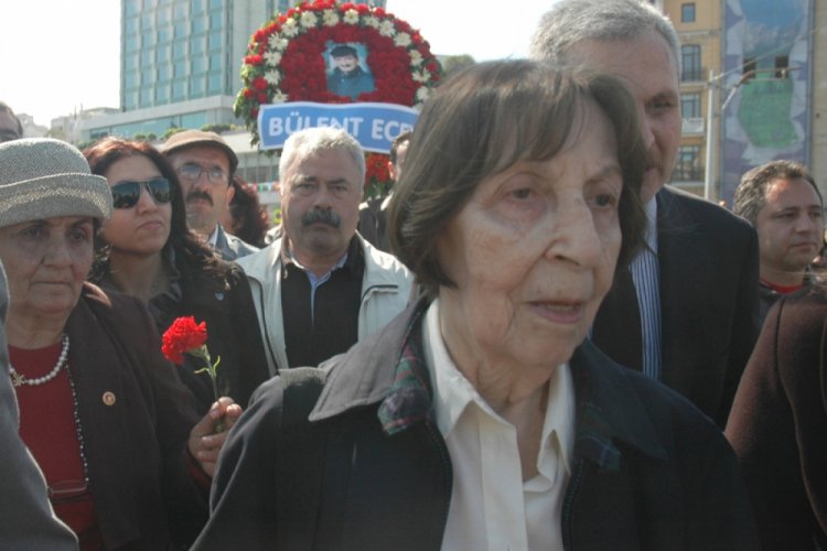 Rahşan Ecevit'in Devlet Mezarlığı'na defni için ortak yasa teklifi hazırlandı