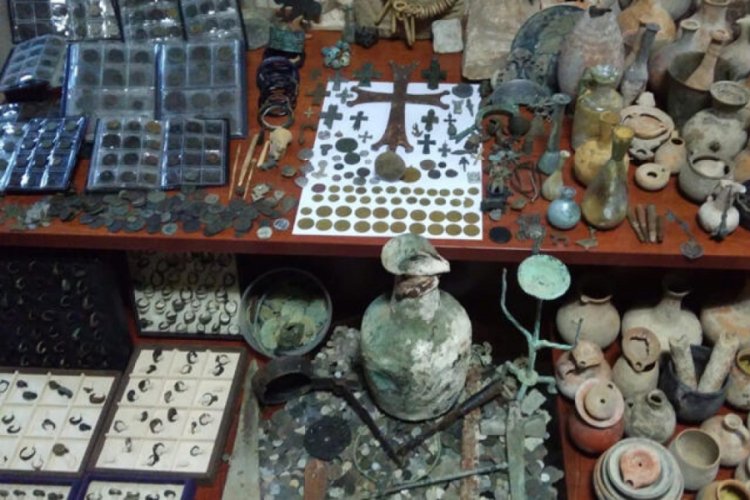 Aparta baskın yapan polisler g&ouml;zlerine inanamadı