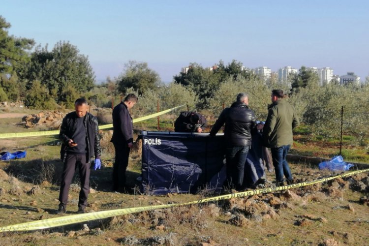 Boş arazide erkek cesedi bulundu