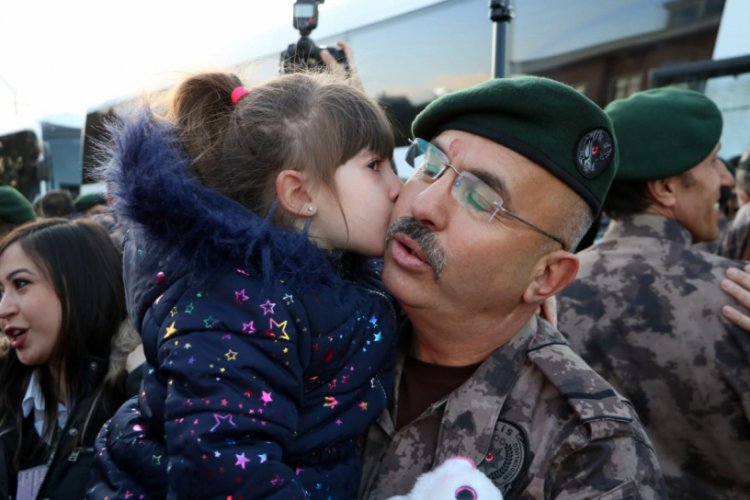 &Ouml;zel harekat polisleri,  Barış Pınarı b&ouml;lgesine uğurlandı