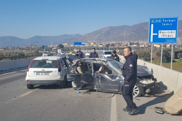 Otomobiller &ccedil;arpıştı, 8 kişi yaralandı