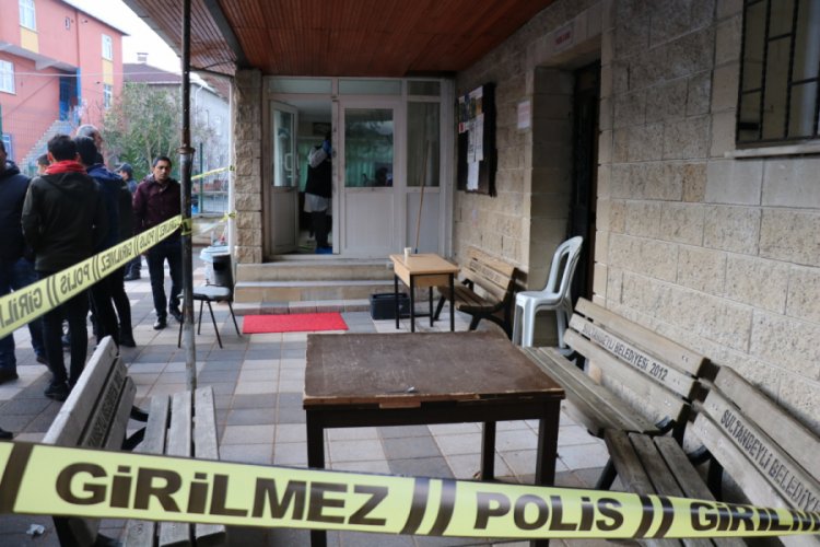 Cemevi'nin camları kırılıp bağış kutusundan para &ccedil;alındı