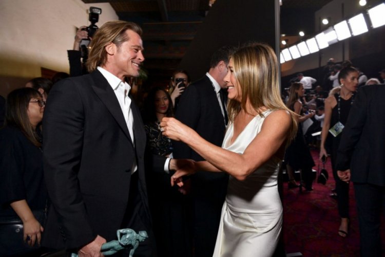Brad Pitt ve Jennifer Aniston'dan sahne arkası sohbeti