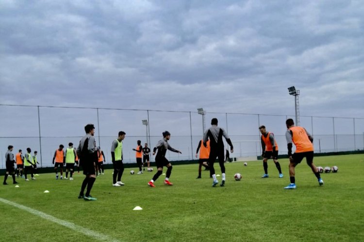 KKTC'de bir ilk; FIFA'ya &uuml;ye bir &uuml;lkenin takımı kamp i&ccedil;in &uuml;lkeye geldi