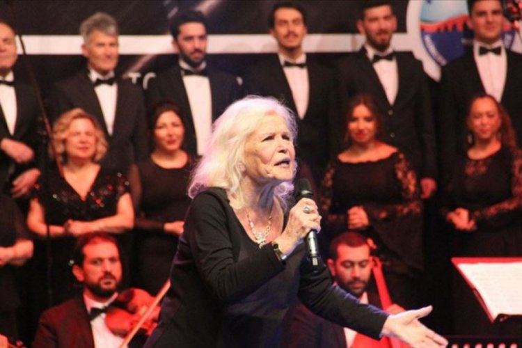 T&uuml;rk sanat m&uuml;ziğinin 3 ustası sevenleriyle buluştu