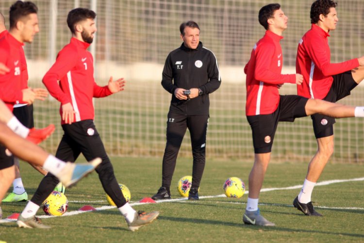 Tamer Tuna: Yabancı oyuncular futbolu hızlandırdı