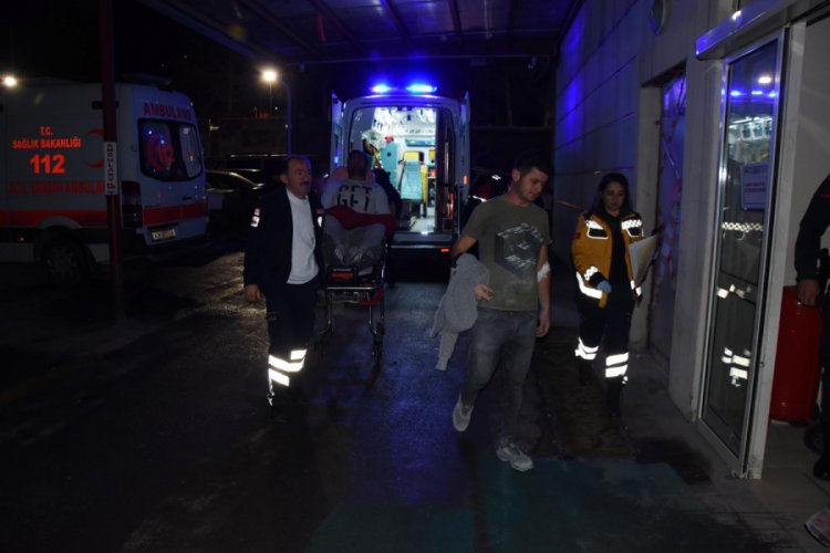 K&uuml;tahya'da 11 fabrika iş&ccedil;isi, zehirlenme ş&uuml;phesiyle hastaneye kaldırıldı