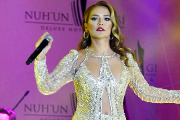 Demet Akalın'dan giyim tarzını beğenmediği kadınlara tepki