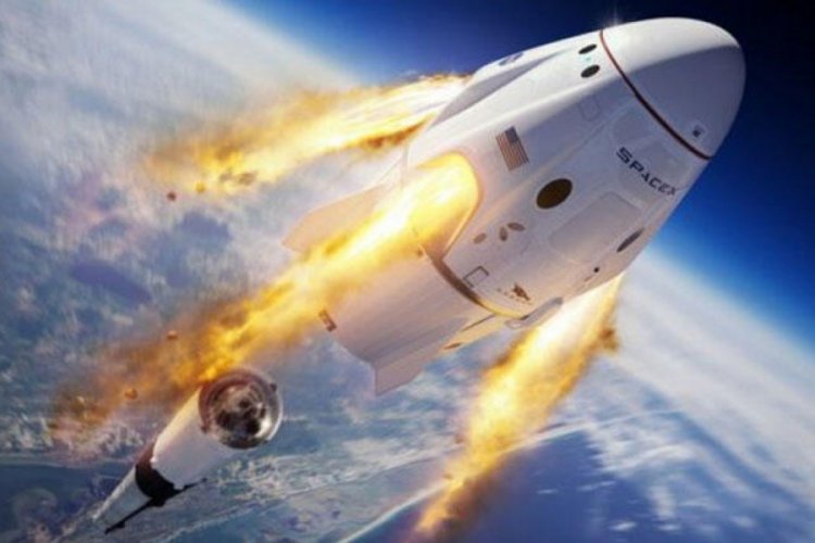 Falcon 9 infilak ettirildi, astronot kaps&uuml;l&uuml; okyanusa indi
