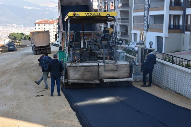 Bursa Gemlik'te yollara belediye eli değiyor
