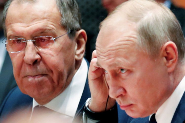 Rusya'da anayasa &ccedil;alışma grubu &ouml;nerilerini Putin'e sundu