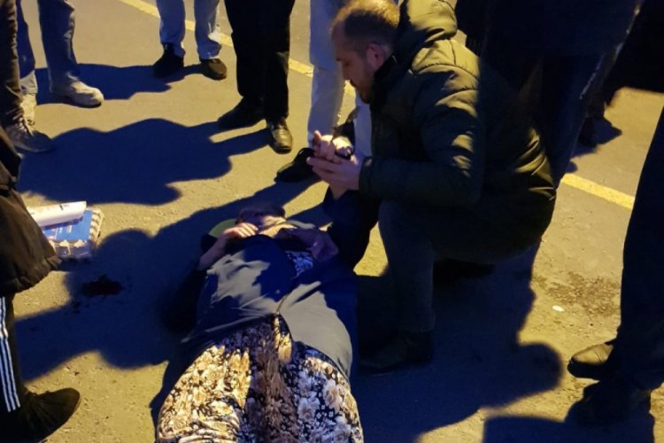 Yayaya &ccedil;arptı, otomobili bırakıp ka&ccedil;tı
