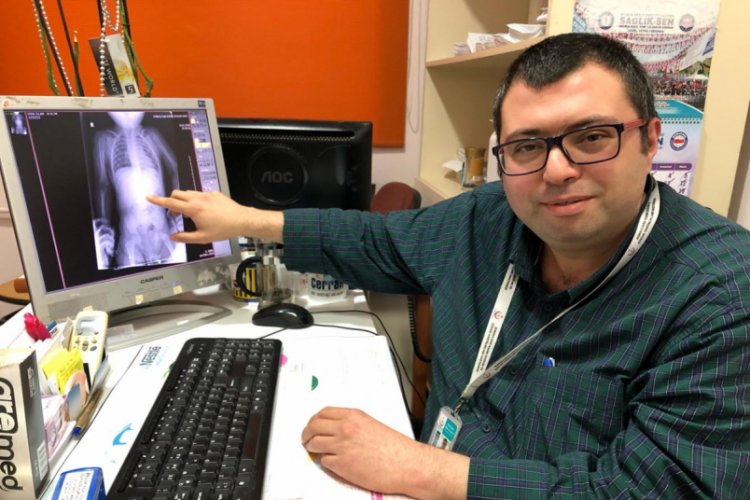 1,5 yaşındaki &ccedil;ocuk 25 kuruş yuttu