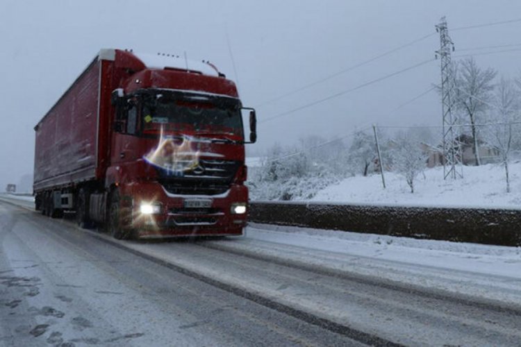 Bolu Dağı'nda kar yağışı