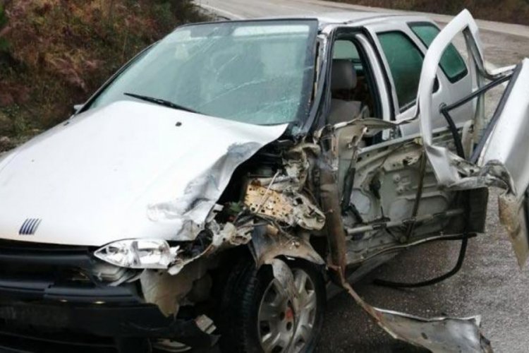 Trafik kazasında 1'i &ccedil;ocuk 3 kişi yaralandı