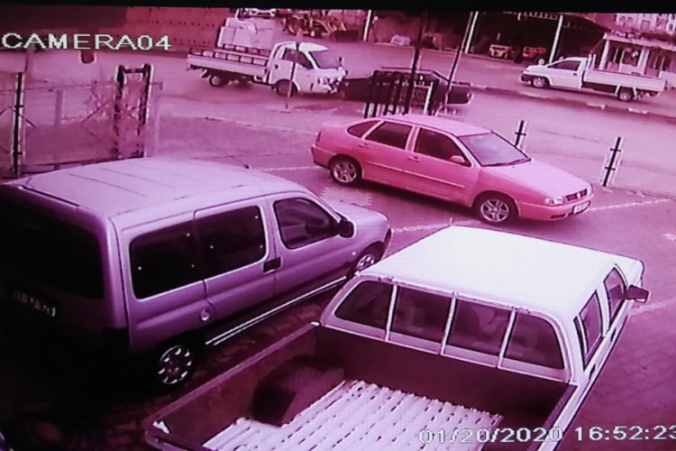 Bursa'daki karşılıksız aşk kazası güvenlik kamerasında