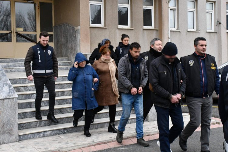 Fuhuş baskınında yakalandılar: &Ccedil;ikolata var mı?