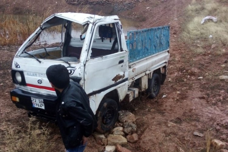 Taklalar atan ara&ccedil;tan emniyet kemeri sayesinde sağ kurtuldu