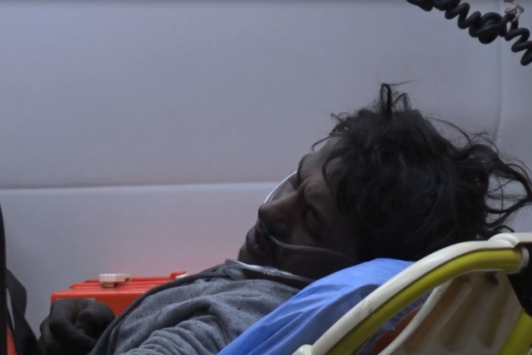 Gecekondu yandı: 1 kişi yaralandı, 3 kişi dumandan etkilendi