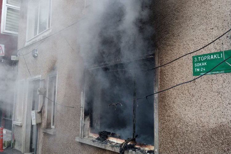 Bursa'da satılığa çıkarılan müstakil ev alev alev yandı