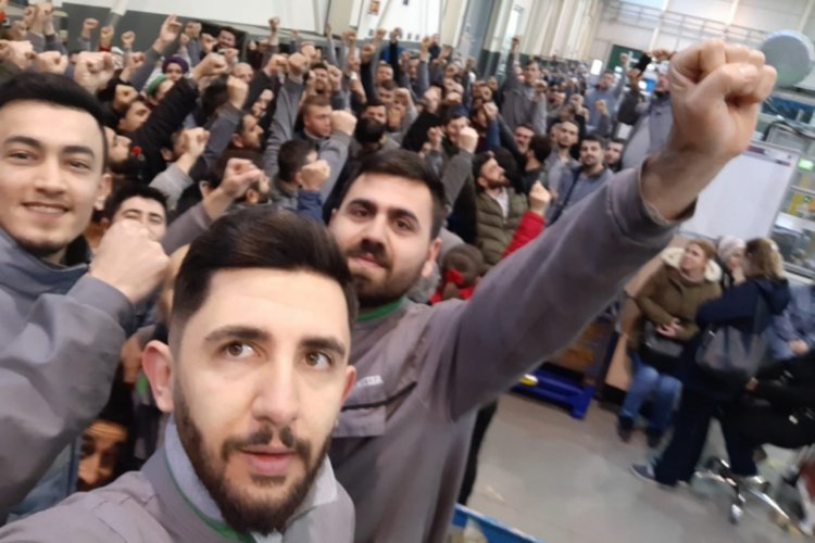 Bursa'daki otomotiv yan sanayi fabrikasında çalışan işçiler ayaklandı