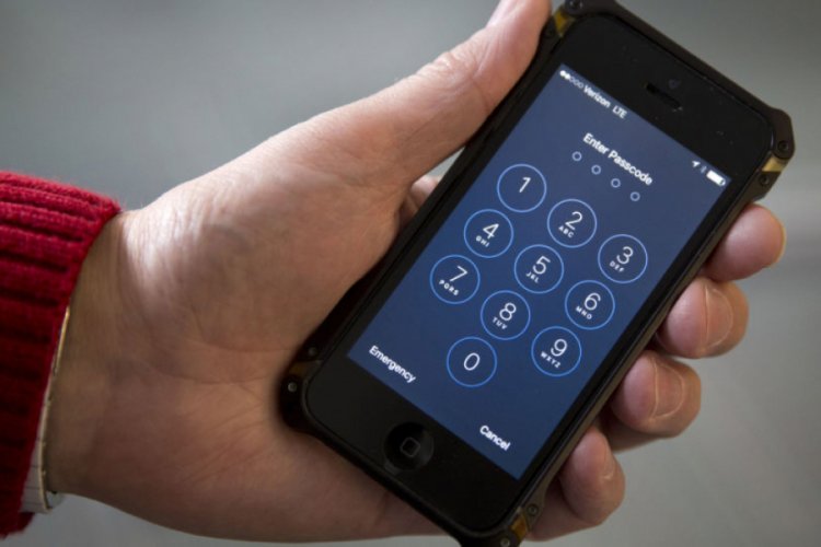 Trump'tan 'Apple' &ccedil;ıkışı: Polise yardım etmek zorunda
