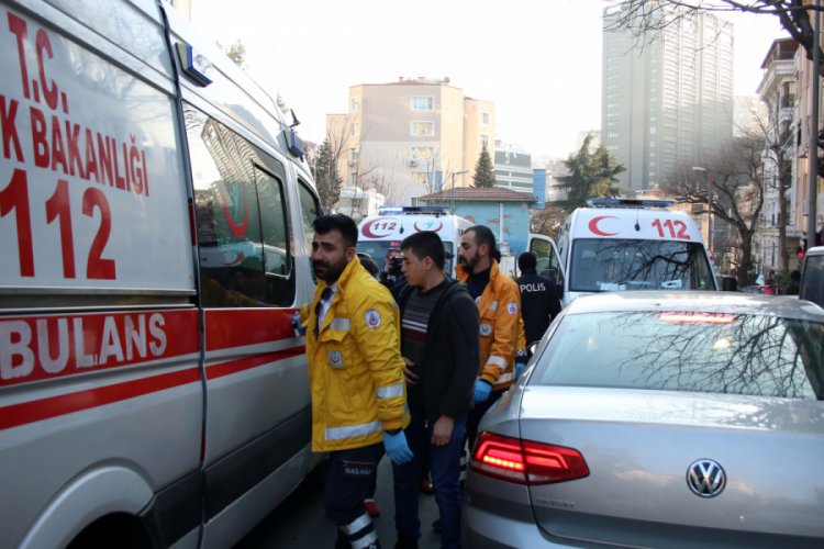 Lokanta &ccedil;alışanları arasında &ccedil;&ouml;p kavgası