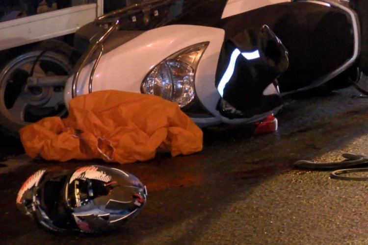 İki tırın arasında kalan motosikletli öldü