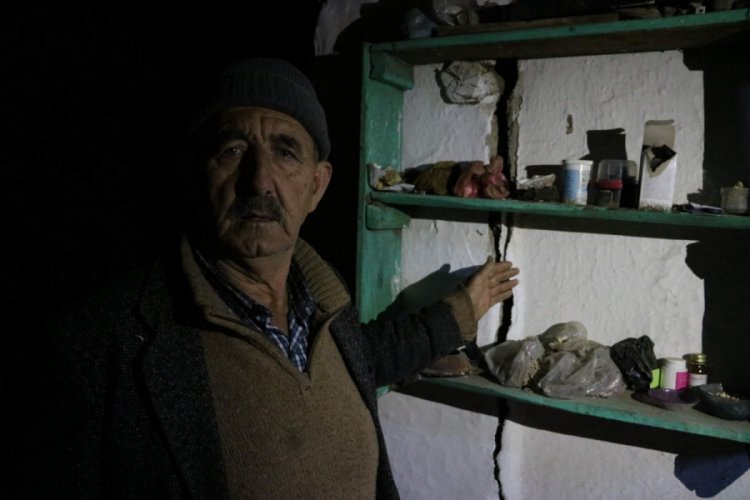 Manisa'da vatandaşların deprem n&ouml;beti