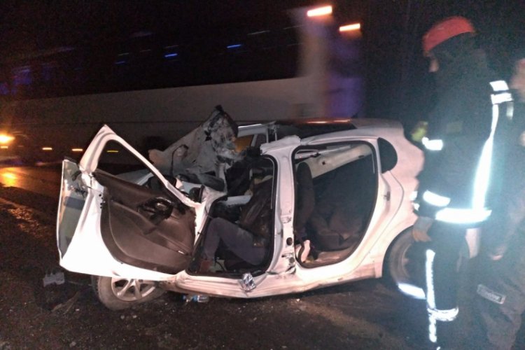 Bursa'da TIR'a çarpan otomobilin sürücüsü öldü