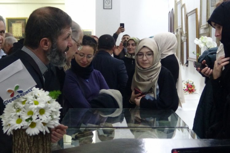 Bursa Osmangazi'de a&ccedil;ılan ebru sergisi g&ouml;z kamaştırdı