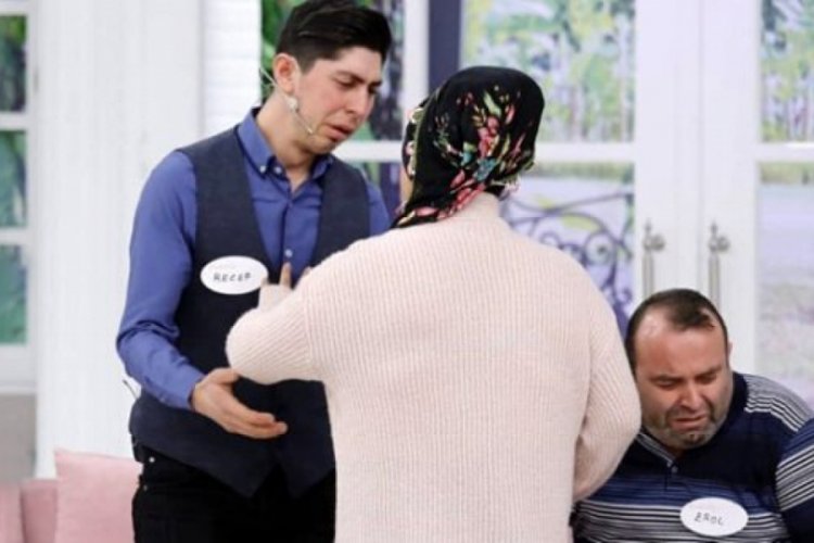 Eşi başka birine ka&ccedil;an adam, canlı yayında g&ouml;zyaşlarına boğuldu