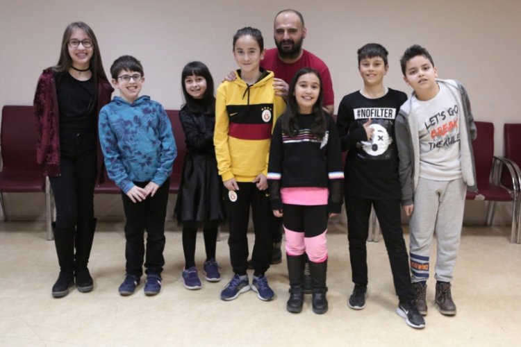Geleceğin tiyatrocuları Bursa Nil&uuml;fer'de yetişiyor
